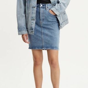 LEVI’S • Denim Jeans Mini Mid Length Skirt Sz 12
